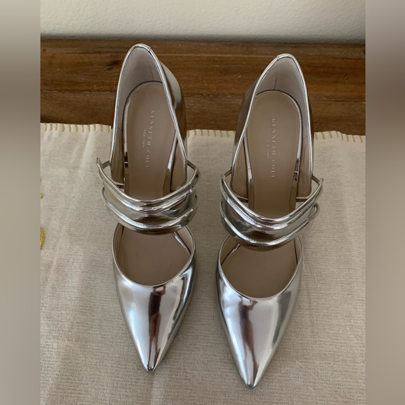 Kenneth Cole Stiletto Shoes: Silver Mirror, Wide Stretchy Front Strap. Size 9.5 - Picture 4 of 13